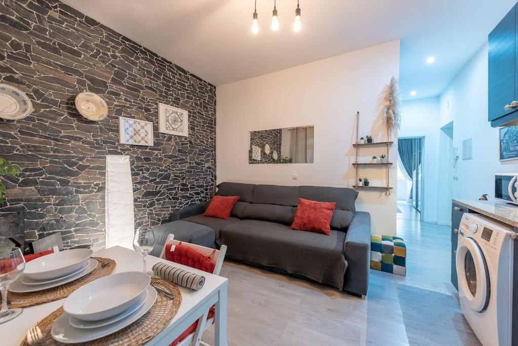 Modern Rustic Apartment In Graca Лиссабон Экстерьер фото
